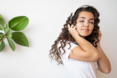 How to Build a Curly Girl Hair Routine - Ultimate Guide